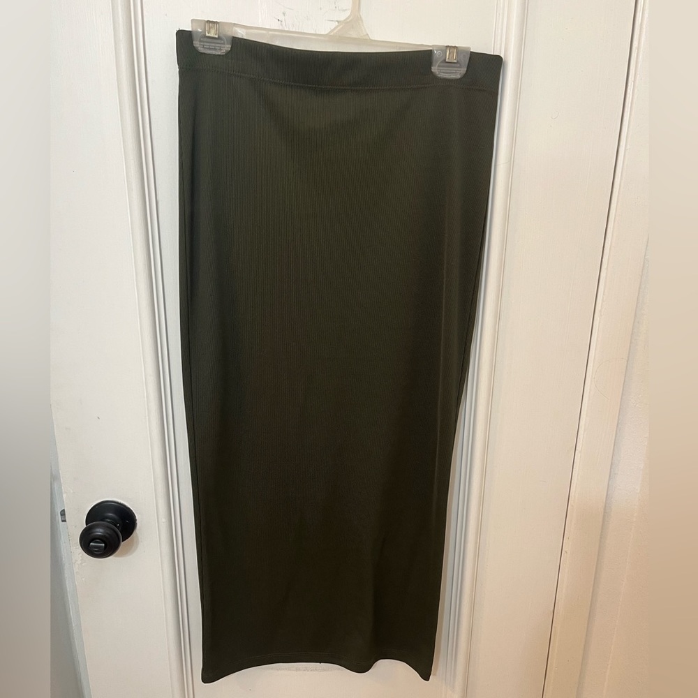 Green mid skirt size: M